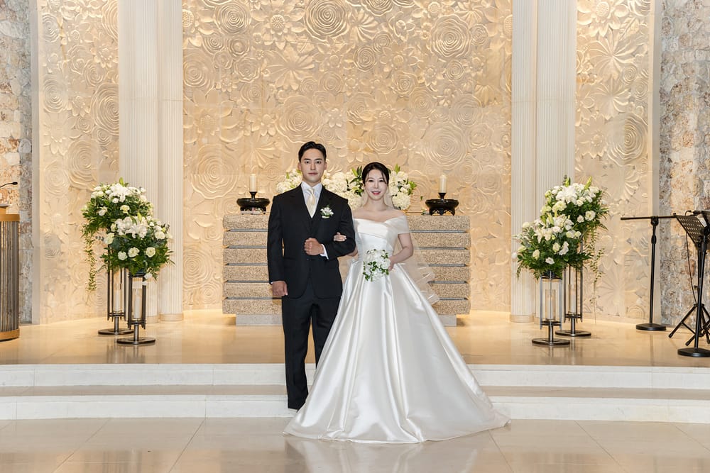 어두운 홀에서의 본식스냅